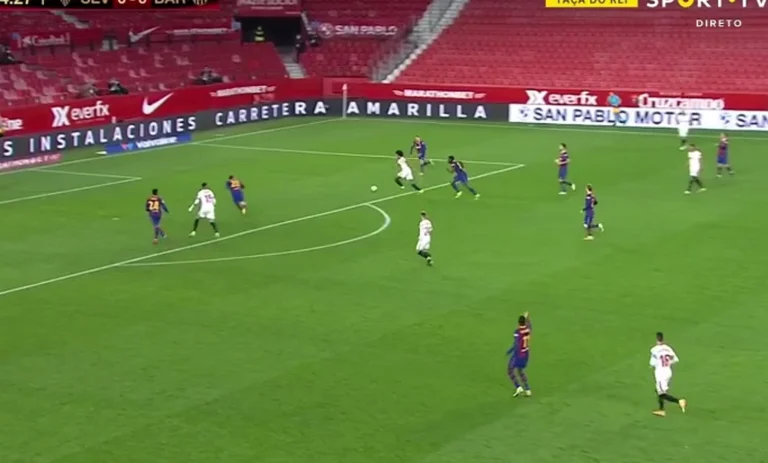 La star de Séville est transformée en Leo Messião vs Barcelone et a marqué un but brillant individuel