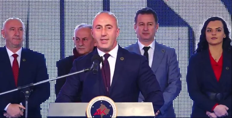 Haradinaj Muslime: Sie übergeben Kosovo an Kosovo Armee Commander