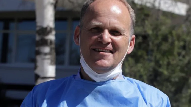 Infectian Valbon Krasniqi ist Direktor von SKKUKUE