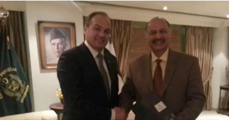 Presidente della commissione per gli affari esteri del Senato pakistano: Hoxha con visione del Kosovo, Balcani