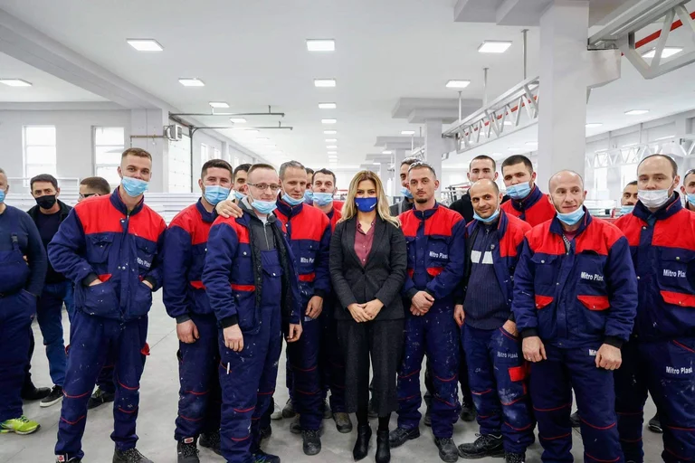 Blerta Deliu visits a factory in Mitrovica: We'll support production businesses.