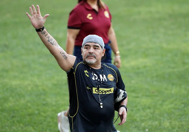 Maradona: ‘Në kohën kur unë luaja futboll fairplay nuk ekzistonte, të shkelmonin si gomarin’