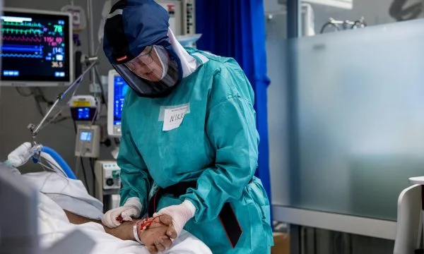 Più di 80 mila morti da COVID-19 in Francia