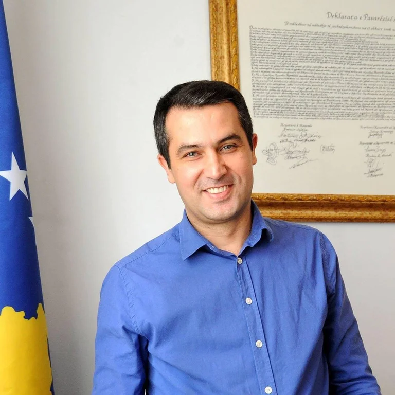 Behemaj après avoir retardé les performances de Thaci et Wessel: Craignant que leur présence dans les médias affecte les électeurs