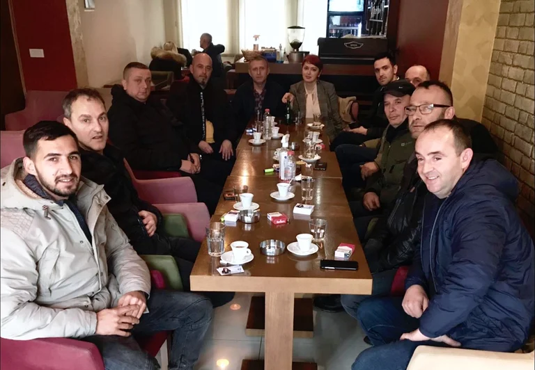 Eliza Hoxha visite Podujevo, rencontre entre amis et en famille