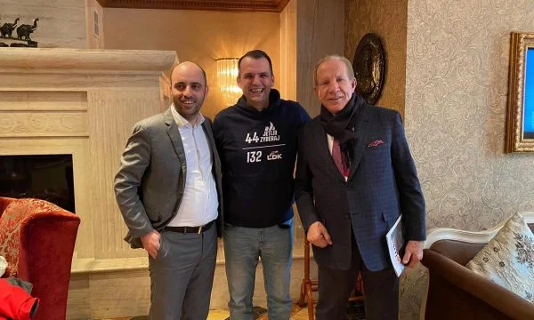 Chi è il candidato che sostiene la famiglia Rugova?
