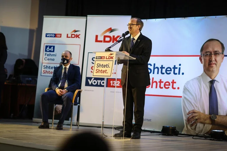 Hoti: Prenez Prizren et Podujevo comme exemples de paperasserie