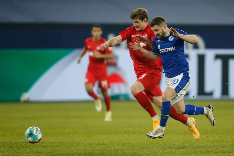 Mustaf's horror continues at Schalke, the coach openly criticises: I'm not happy with his appearance.