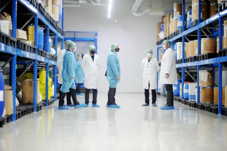 Hoxhaj besucht Fabrik “Trepharm”: Die Erholung der Gesundheit beginnt mit Unterstützung aus der lokalen Pharmabranche