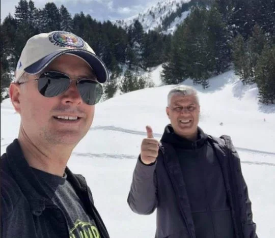 Colak posts photographs of Thaci and his finger symbol (Photo)