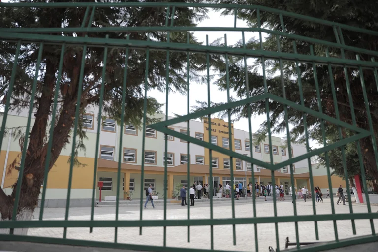 Year: A person walks into the school principal's office with a gun