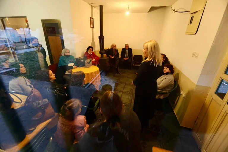 Izmacus trifft die Ehefrauen der Märtyrer: Ich werde das Gesetz über die Regelung der Sozialstatue dieser Familien befolgen