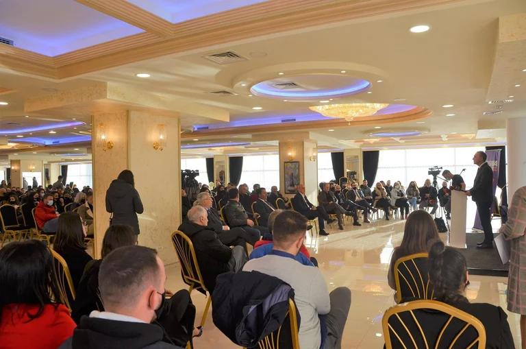 Mitrovica se movilizó más que nunca en apoyo de Fatmir Limaj