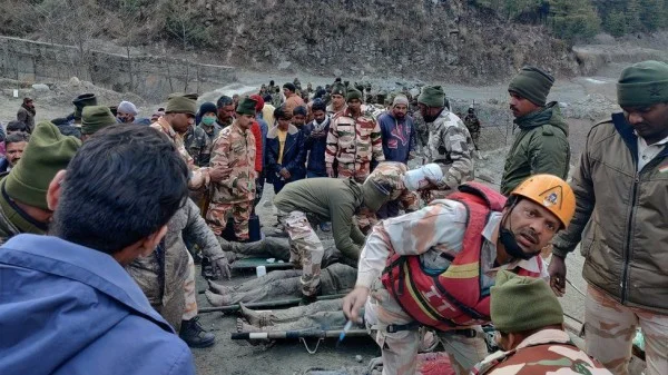 14 Tote und 150 Missing Nach Fluten in Indien
