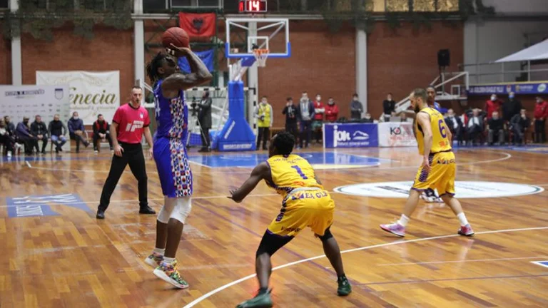 Pristina gewinnt Kosovo Cup, team bus attacks