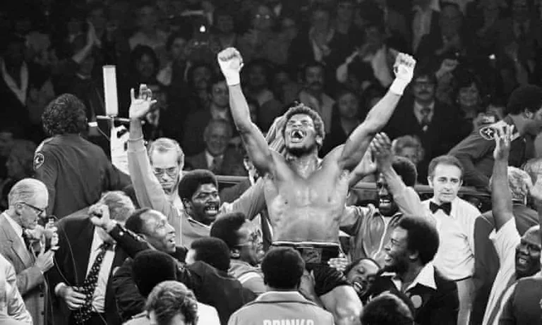 The champion Muhammad Ali, the famous boxer, kidnapped the cancer duel