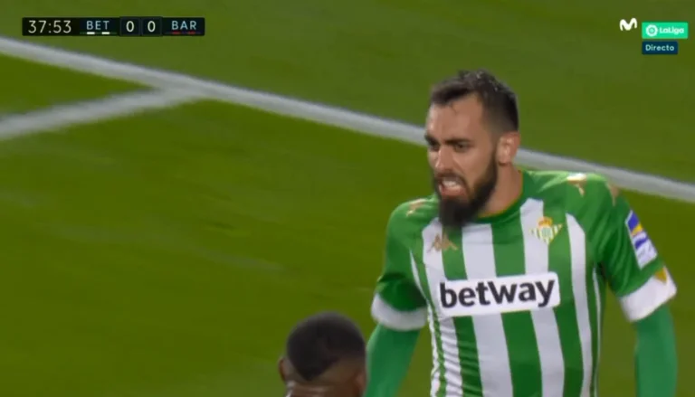 Accompagner Barcelone, accepte le but de Real Betis