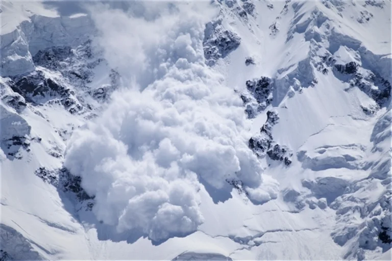 Dolor: La nieve ahoga cuatro esquiadores