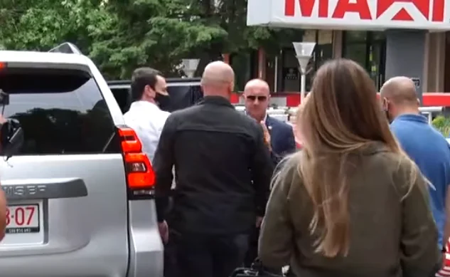 Was Kurt über Jeeps und Bodyguards sagte: Sie werden sich um Staatsanwälte und Richter kümmern, nicht um Politiker.