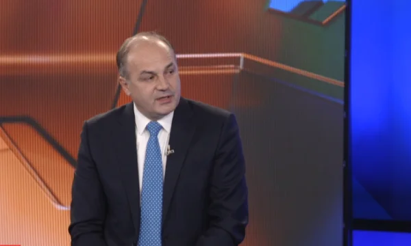 Hoxhaj sur les charges de Fatmir Limaj: Book Reader's Initiative