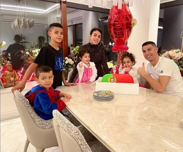 Ronaldo brilliant dedication to fans after turning 36 years: I'll never thank you enough