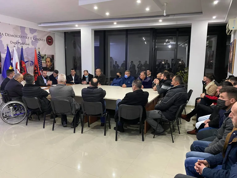 Salih Morina: Malisheva Undersea Sealed La Gran Victoria de LDK