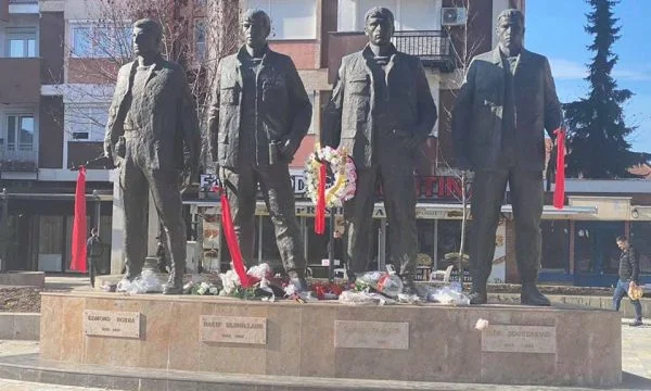 VV es la cinta roja del VIH. SIDA en septiembre de héroes, el hermano del héroe Zejrullahi revueltas