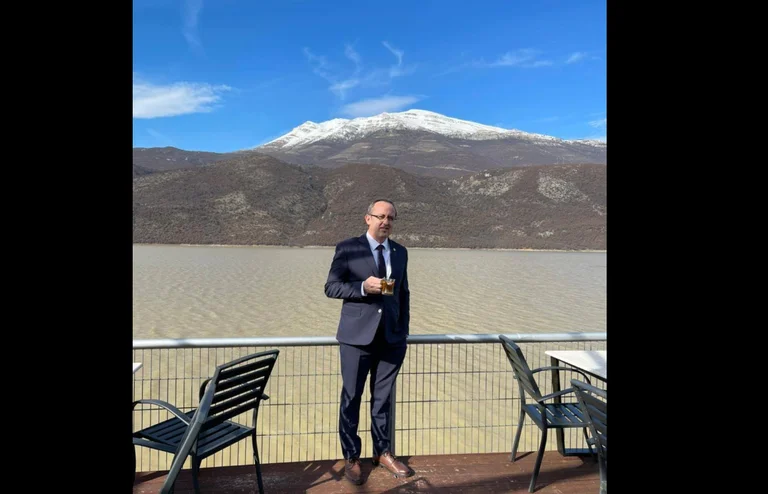 Primo ministro Hoti: “Versus Dio l'ha fatto a Prizren