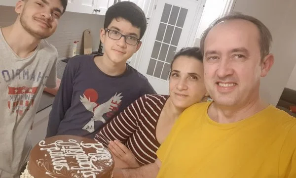 État, État, Famille, Famille, Hoti publie des photographies de sa fête d'anniversaire