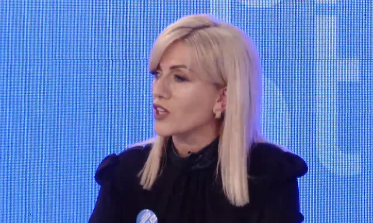 Jewel Izmak: Kurt crede nelle istituzioni degli episodi quando si fa bene