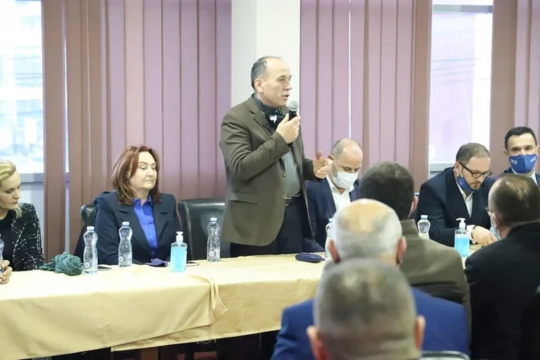 Shala Ferat PDK meets with party structures in Drenas
