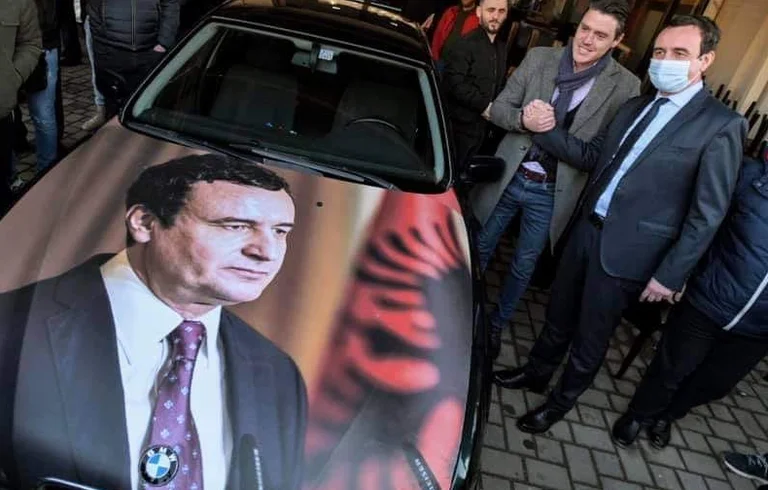 Nushi: Dangerous are the leaders who pose in front of their portraits placed in the habus to catch