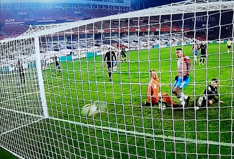 Granada shocks Barcelona, terrible error from Umtti