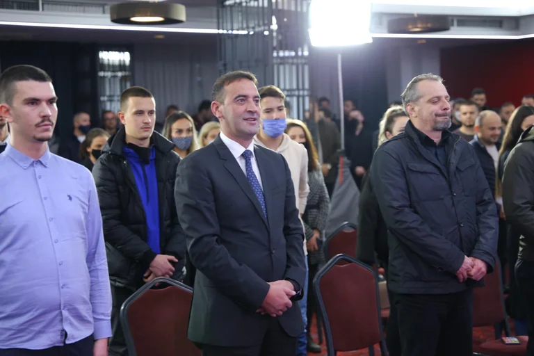 Daut Haradinaj con i giovani della capitale: La forza di uno stato è la sua giovinezza, la forza di questa Alleanza tratta con dignità