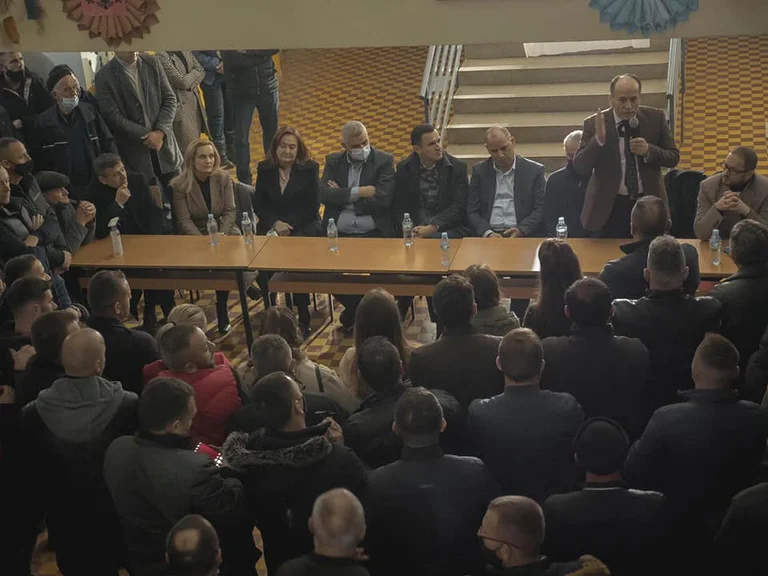 Shala de Tersteknik y Verboci: Ciudadanos para votar contra aquellos que ponen el país en crisis