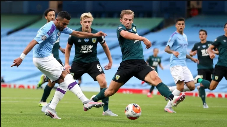 Formations officielles publiées par le match de Burnley Man City