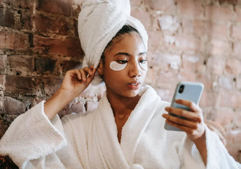 10 Produits de beauté Les dermatologues recommandent d'éviter de dépenser de l'argent sur eux