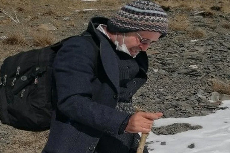 British academy avoids prison in Iran by crawling through mountains