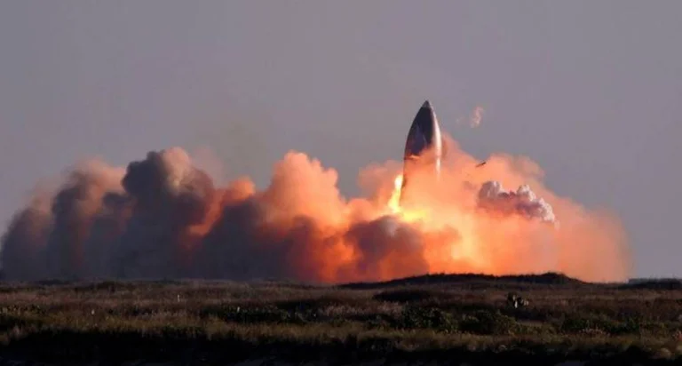 I razzi SpaceX Company esplodono durante il test
