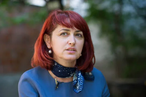 Eliza Hoxha der PDK: Die Sonne wird wieder steigen