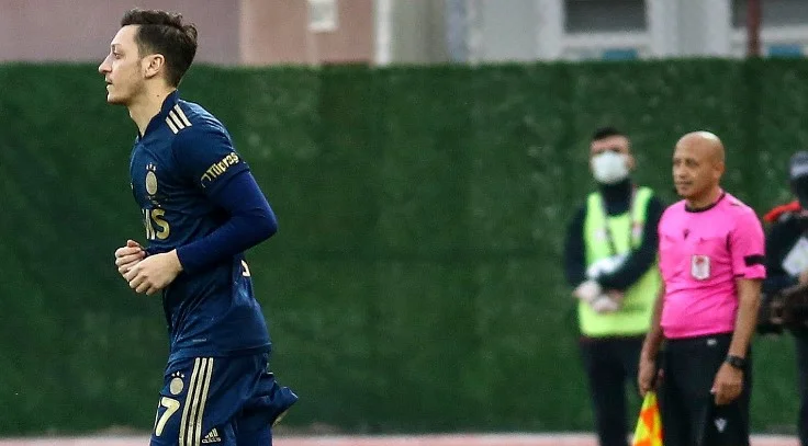 That's Ozil's reaction after his debut with Fenerbahcen