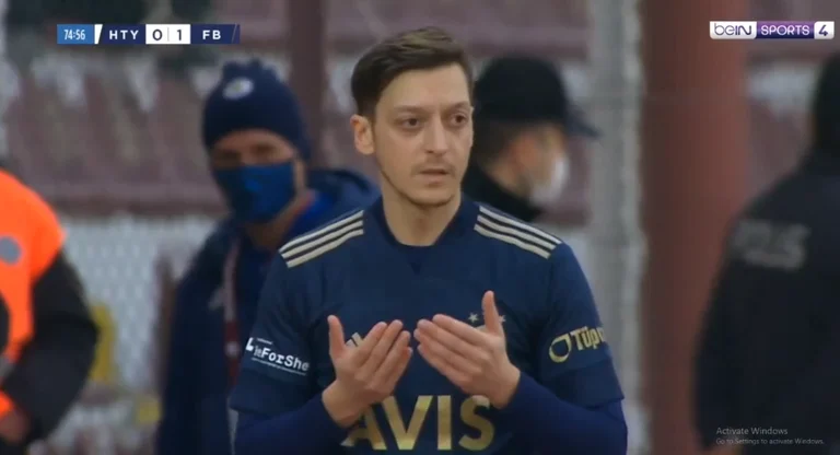 Ozil makes me want money debut with Fener (VIDEO)