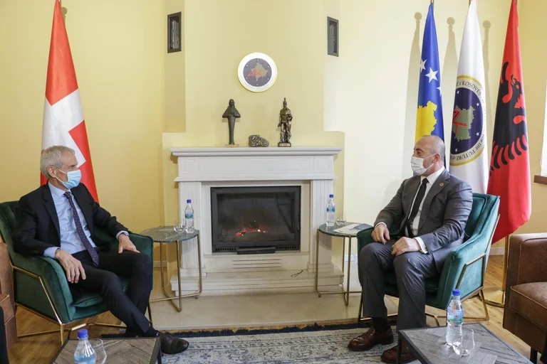 Haradinaj trifft auf Schweizer Botschafter Thomas Cally