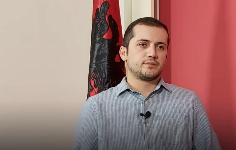 VV) La députée efface le statut où elle a comparé les citoyens protestant à Skenderaj à la centie serbe