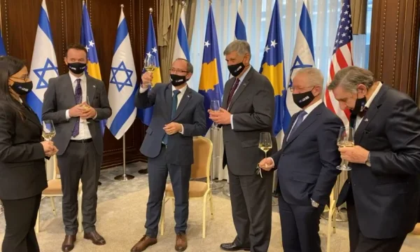 Jumping glasses, holiday after Israeli recognition of Kosovo