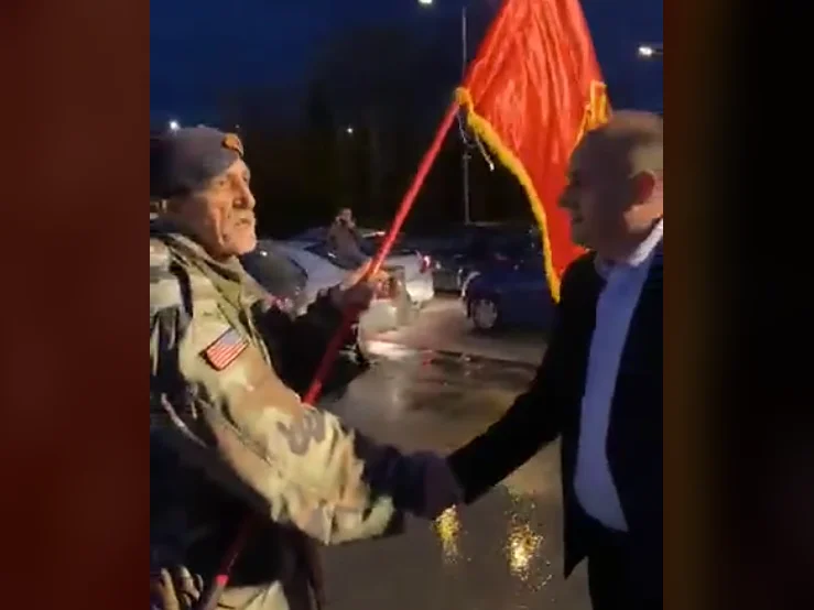 Ehemaliger Soldat der KLA begrüßt Hoxhaj nach Ferizaj: Future Prime Minister 1 Million Prozent