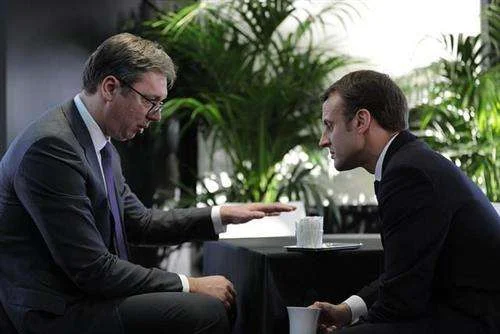 Vucinac zusammen mit Makron in Paris: Sie werden sogar über Kosovo sprechen.