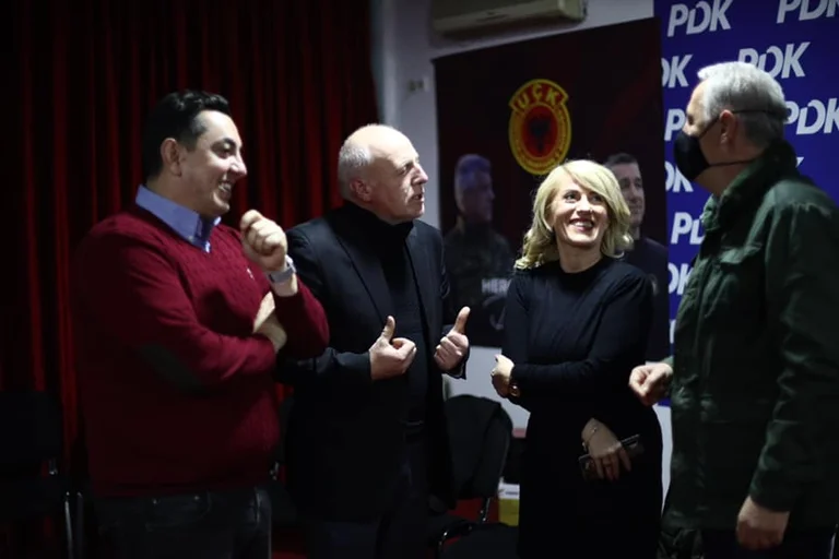 Menduh Abazi mbledh kandidatët e PDK-së nga Vushtrria: Nën stemën e UÇK-së, për fitore