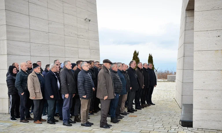 Limaj në Kleçkë bën homazhe në tre vjetorin e vdekjes së veteranit Haradin Balaj