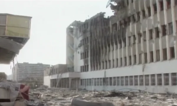 Ja si dukej ndërtesa e Kuvendit pas bombardimeve të NATO-s në vitin 1999